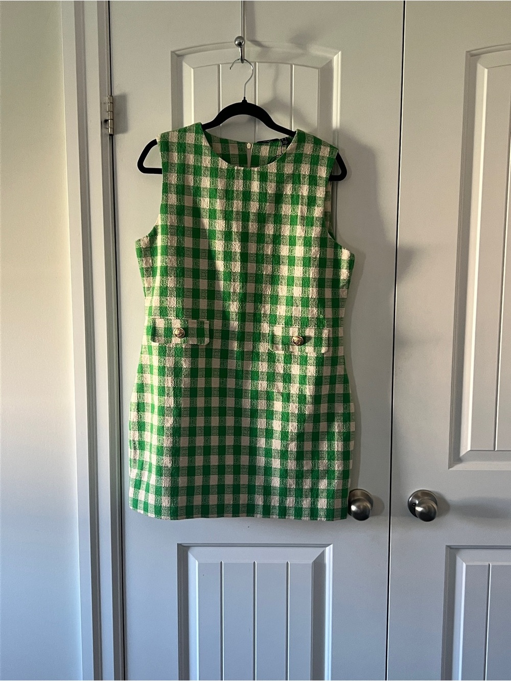 Vero Moda boucle mini pinafore dress in green check gingham - Picture 2 of 5